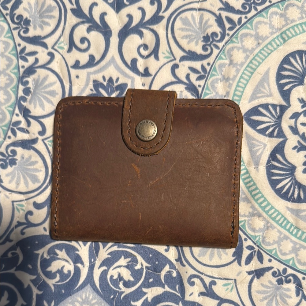 Canyon bi-fold wallet